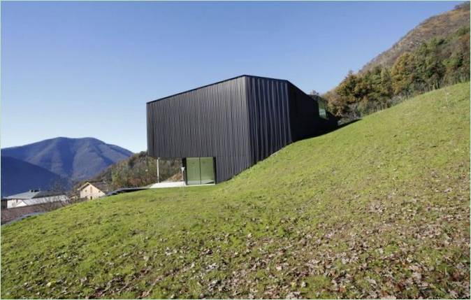 Villa sur une colline alpine par Camillo Botticini, Italie