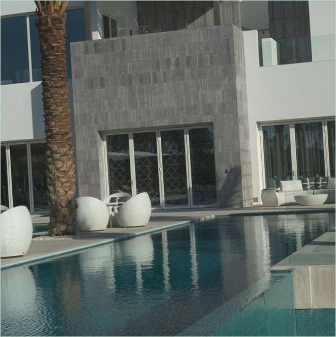 La luxueuse piscine de la Réserve
