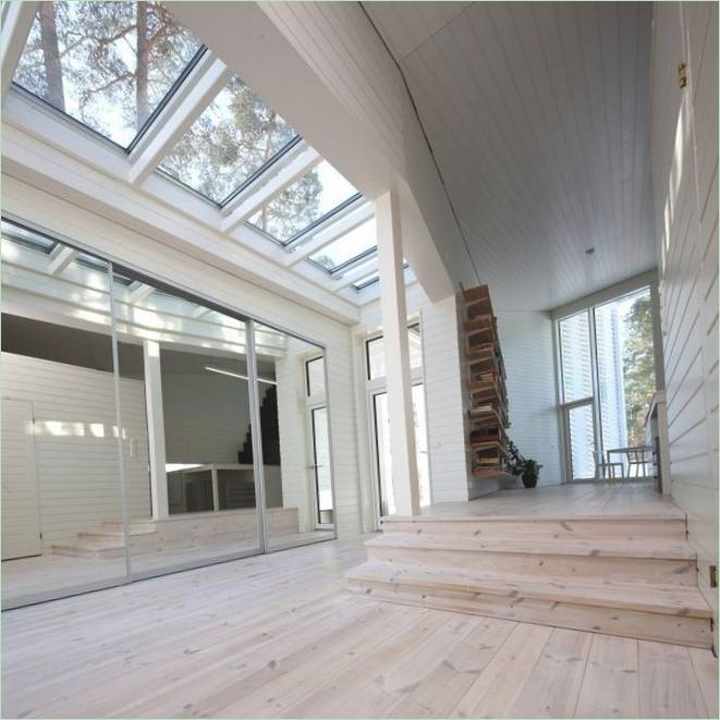 Aménagement intérieur d'une maison forestière moderne en Finlande