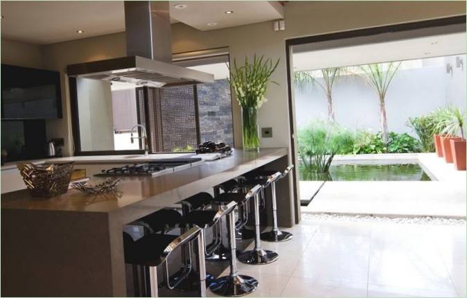 Intérieur de cuisine sombre