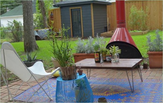 Décoration de jardin peu coûteuse : tapis colorés