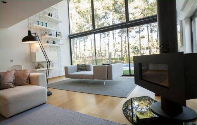 Maison Aroeira : aménagement intérieur de la maison familiale