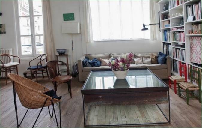 Reconstitution d'une ancienne table basse dans une maison parisienne