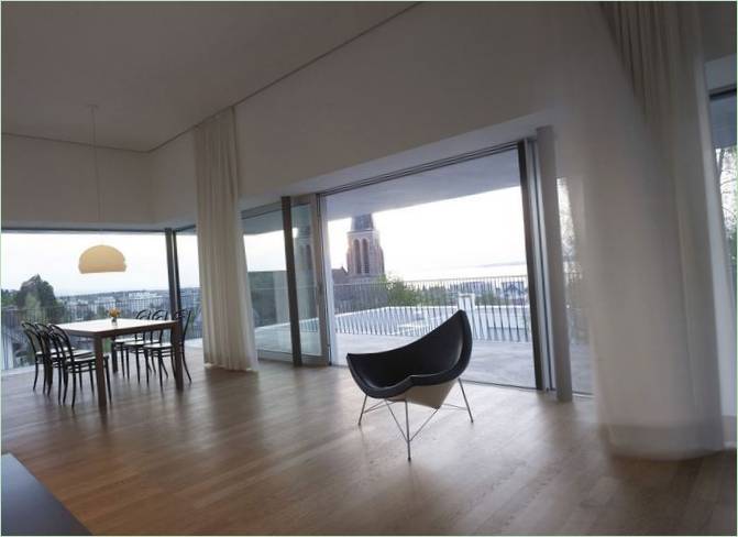 Aménagement intérieur d'une maison au bord du lac par Marte Architekten en Autriche