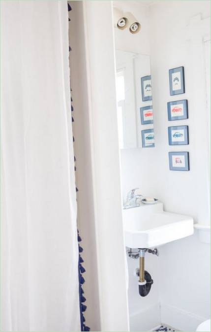 Cosy Cottage éclectique : Salle de bains en blanc