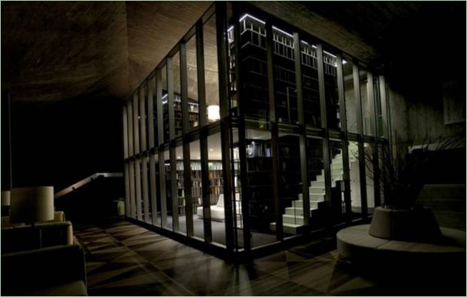 Une salle de lecture vitrée à deux étages à Ulus Savoy