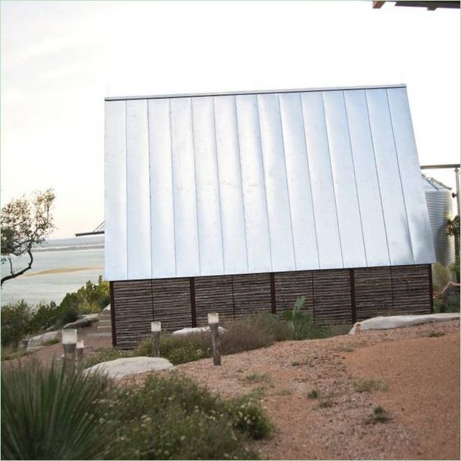 L'extérieur de la maison Mod Cott sur les rives du lac Buchanan, au Texas