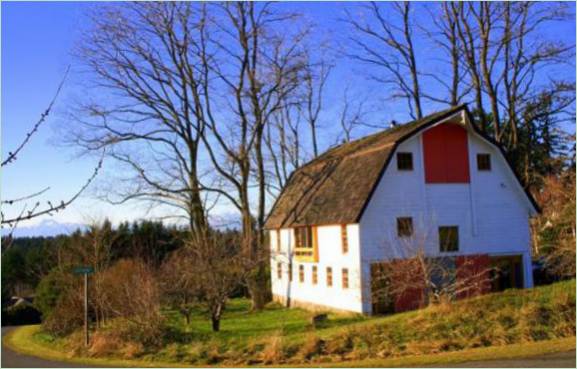 Maison écologique construite à partir d'une ancienne grange