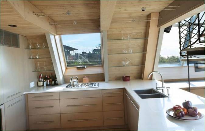 Cuisine intérieure d'une maison de plage à ossature en A