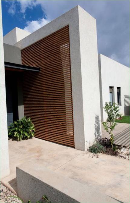 Décoration de la façade en bois naturel