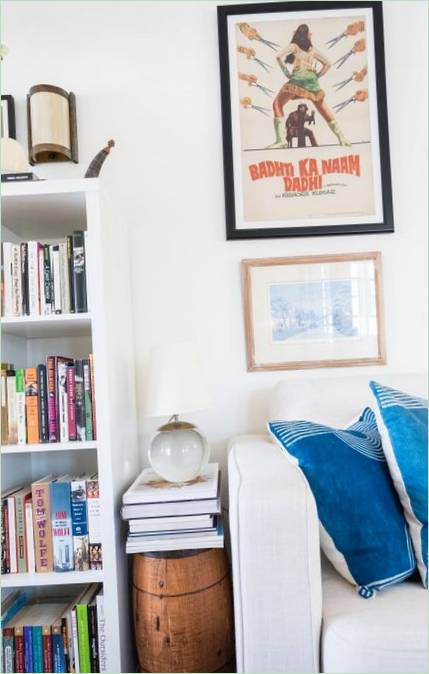 Un cottage douillet au style éclectique : un tonneau à la place de la table de nuit