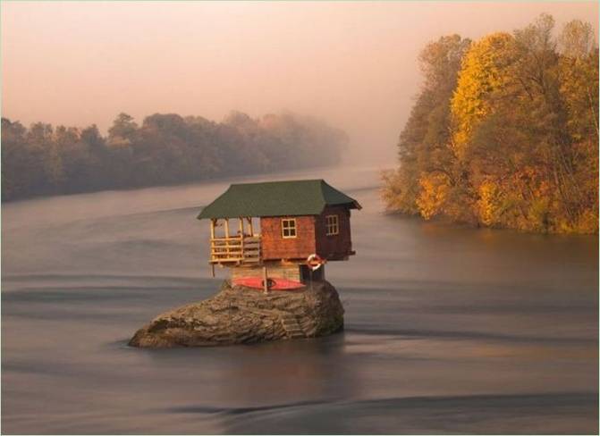 Maison fluviale insolite en Serbie