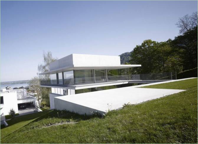Aménagement intérieur d'une maison au bord du lac par Marte Architekten en Autriche