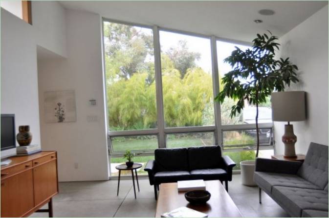 Projet d'une maison de plain-pied avec de grandes fenêtres dans le salon Projet d'une maison de plain-pied avec de grandes fenêtres dans le salon