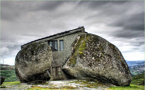 Maison en pierre au Portugal