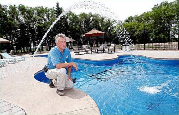 Piscine pour clients en forme de guitare