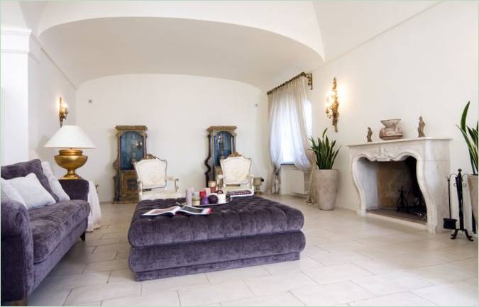 Design intérieur d'un salon avec une cheminée