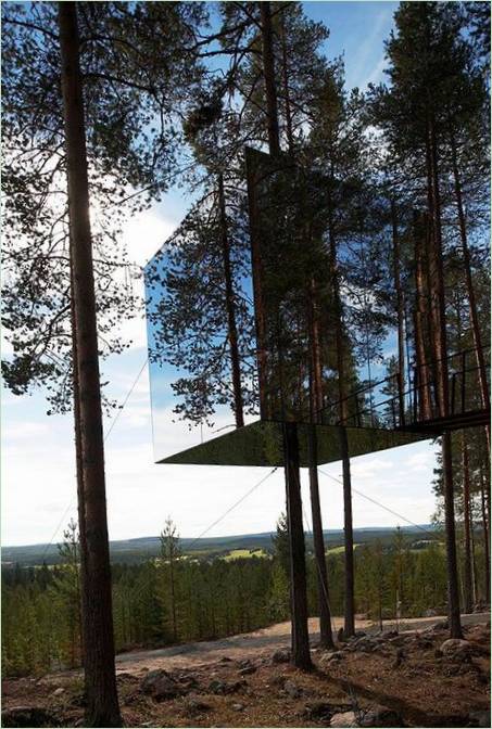 Une maison insolite Mirrorcube en Suède