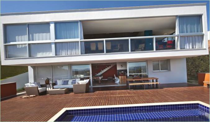 Piscine frontale de l'architecte David Guerra