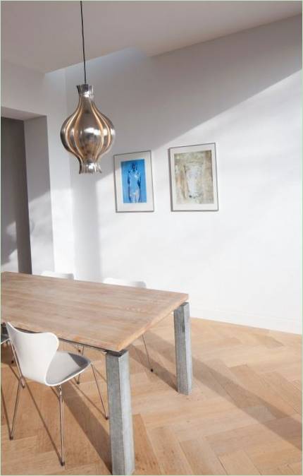 Une petite table à manger dans l'intérieur de la maison design 2