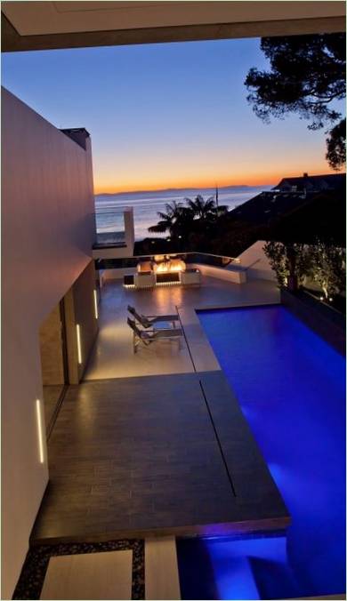 Terrasse de la piscine avec vue sur l'océan