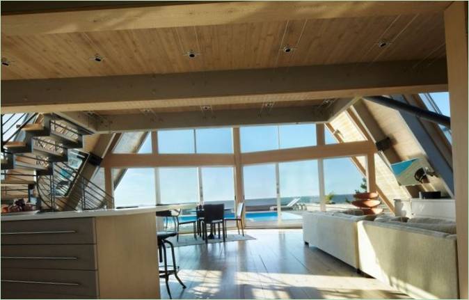 Intérieur d'une maison de plage à ossature en A