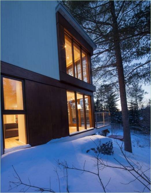 L'extrémité gauche du chalet