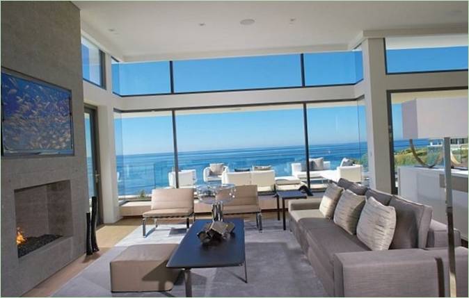 Décoration du salon dans une villa de luxe en Californie