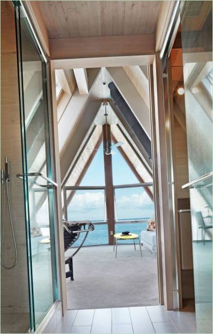 Intérieur d'une chambre de la maison de plage A-Frame