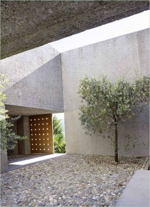 Patio pavé dans une maison à Brissago, Suisse