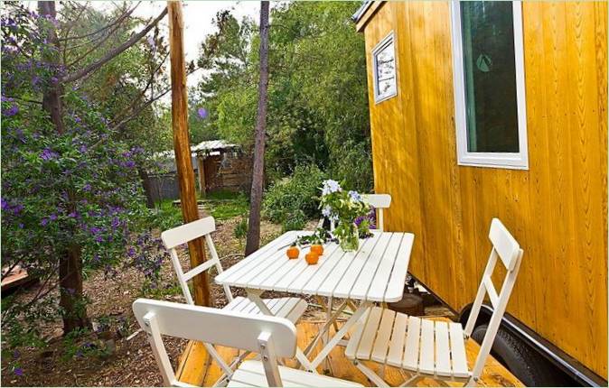 La terrasse d'une petite maison en Californie