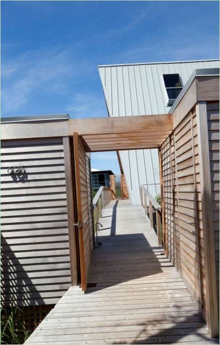 L'extérieur original de la maison de plage à ossature en A