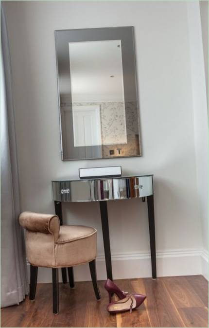 Coiffeuse de luxe à la Holland Park House en Angleterre