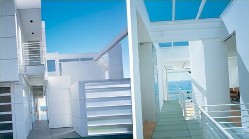 Extérieur de la maison de plage White Villa California par Richard Meier et Michael Palladino