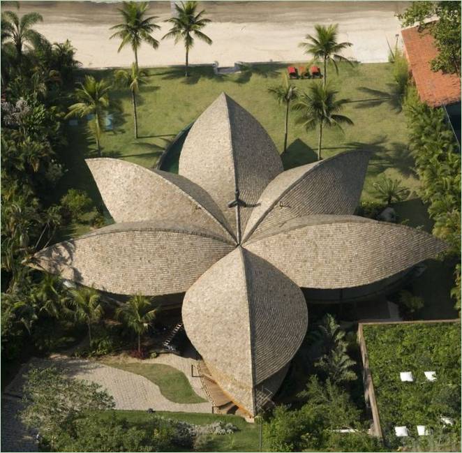 Une maison en forme de fleur au Brésil