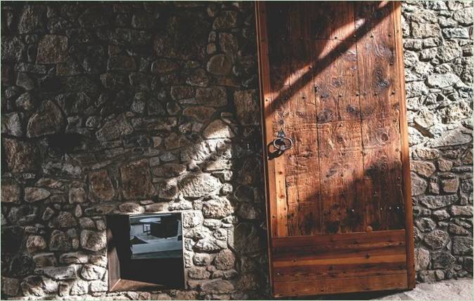 L'entrée principale du manoir de la Cerdagne