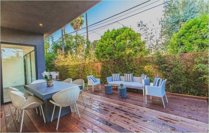 La terrasse en bois du manoir