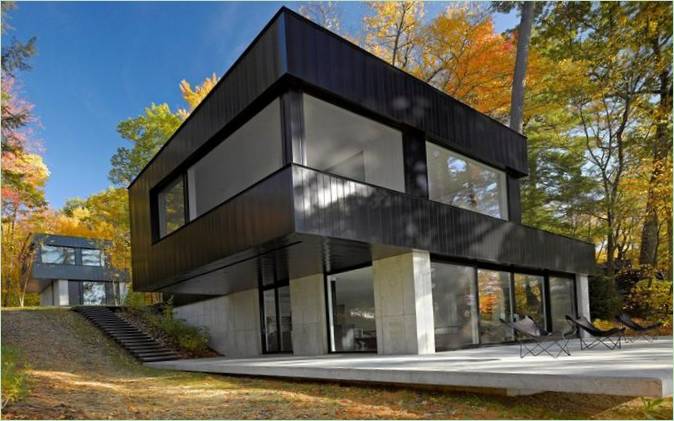 Belle vue de la maison du lac Cantilever en automne