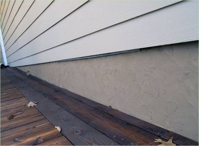 Une conception avant-gardiste : une maison économe en énergie avec un plancher et des fondations en béton entièrement isolés
