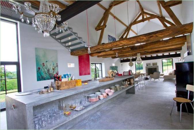 Intérieur de cuisine dans des couleurs claires