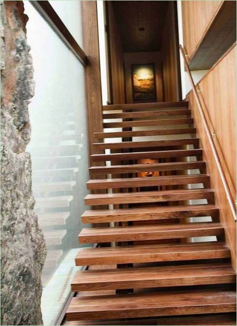 Escalier avec marches en bois