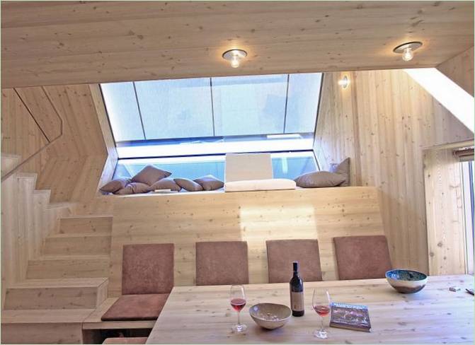 Un coin salon sur un rebord de fenêtre à Ufogel Cottage