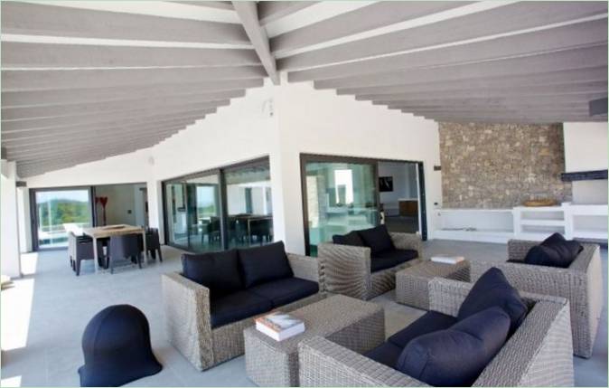 Design intérieur de la terrasse et du coin salon