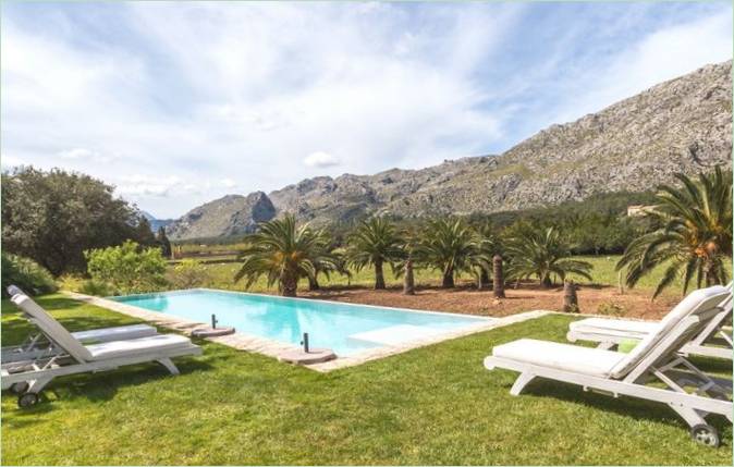 Piscine dans la cour du manoir de Pollensa