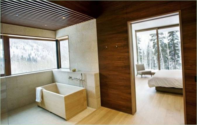 Vue sur la montagne depuis la salle de bain