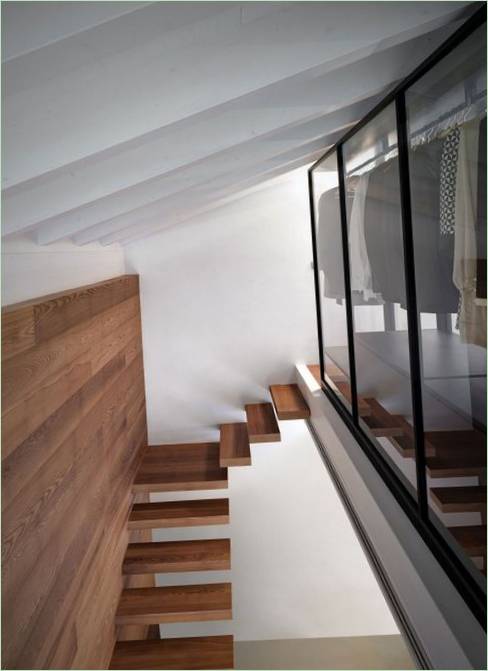 Escalier moderne menant au premier étage