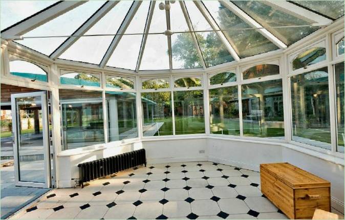 Gazebo sur les terrains de White Friars au Royaume-Uni