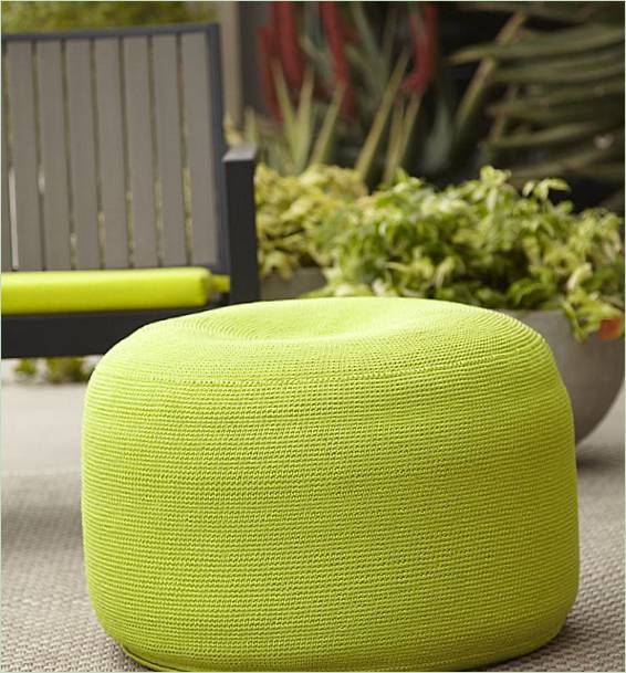 Un pouf de jardin inhabituel en forme de pomme