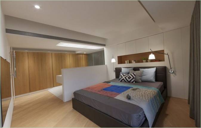 Intérieur de chambre à coucher clair avec des accents gris