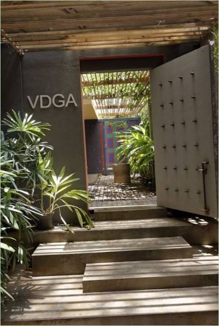 Types de terrasses en bois : Bureau avec terrasse en bois en façade